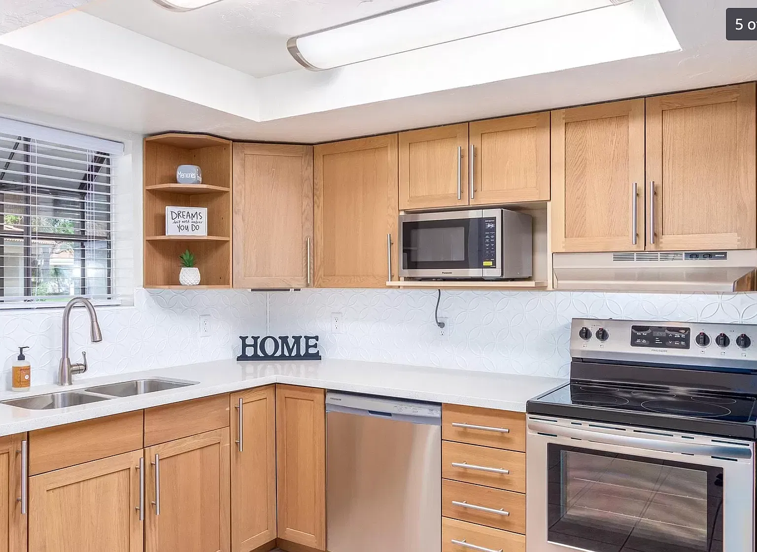 3 bed, 1054 sqft, $2,199 — Photo 4