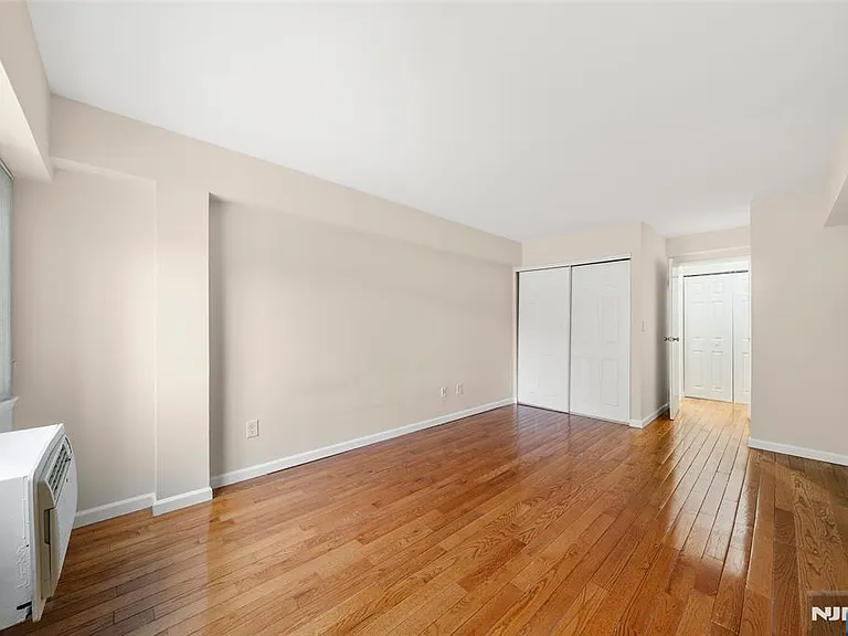 333 Grand Ave — Photo 12