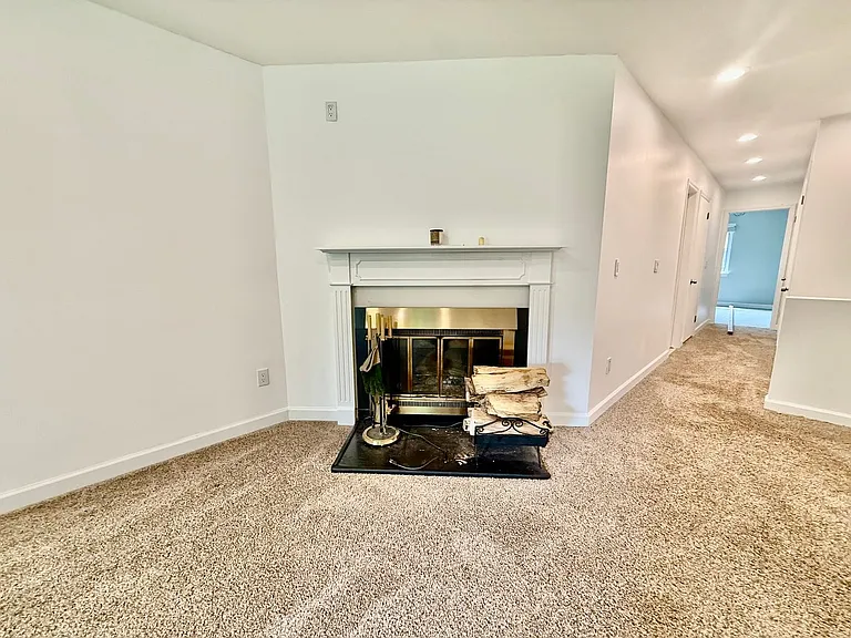 205 Village Dr — Photo 2