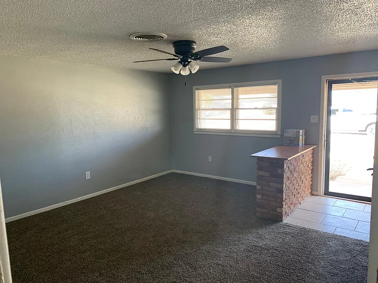 1408 E Broadway St — Photo 3