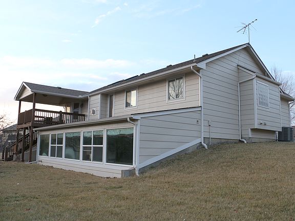 4th image of 216 S Jamestown Cir