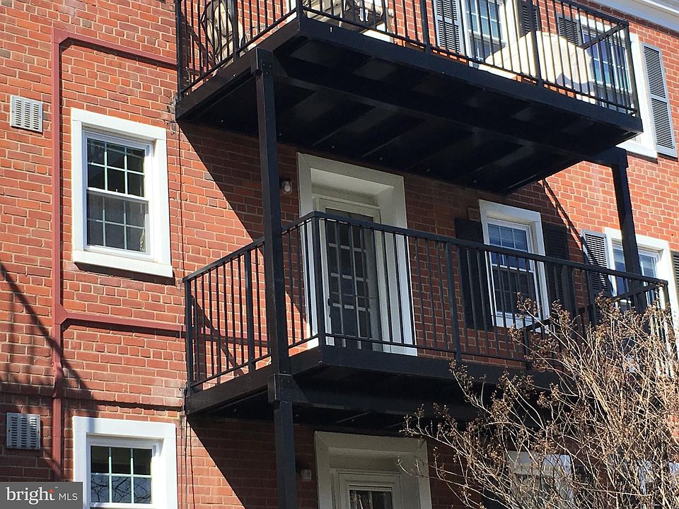 1st image of 3050 S Buchanan St APT B1