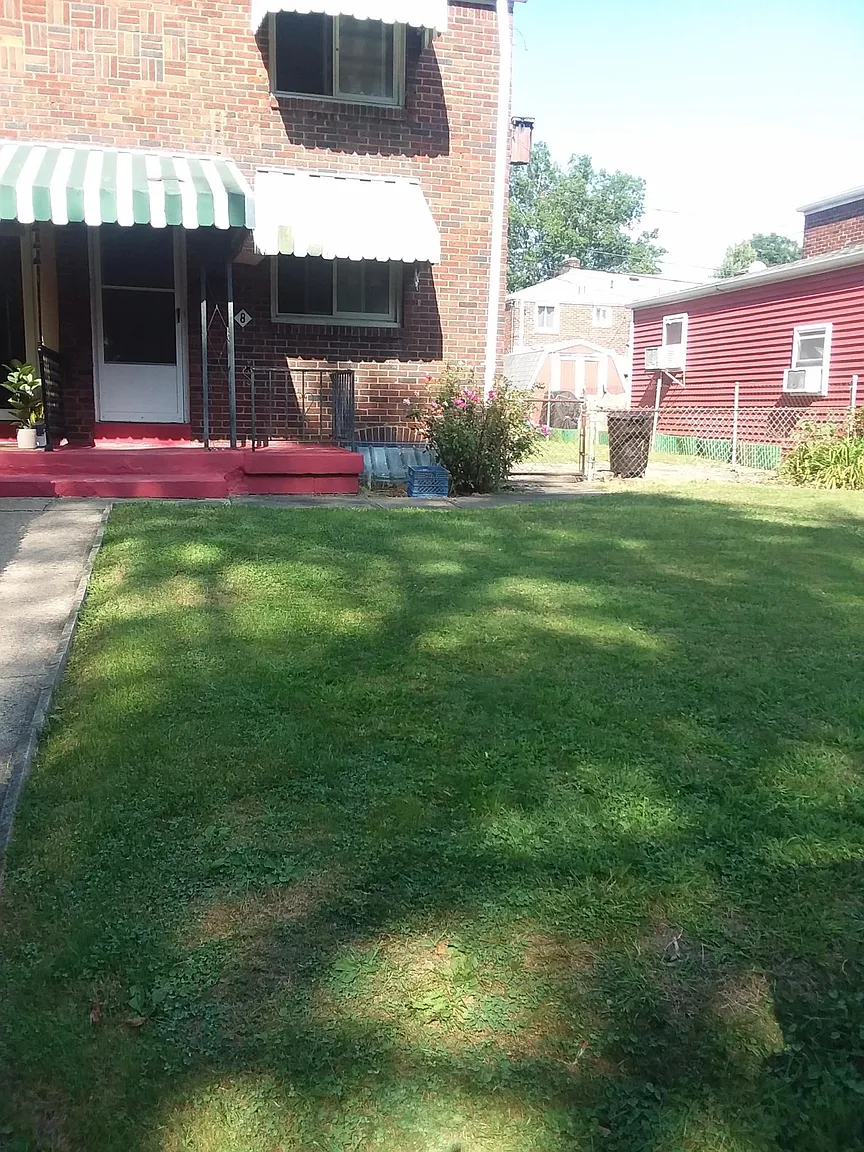 8 Rheams Ave photo 1