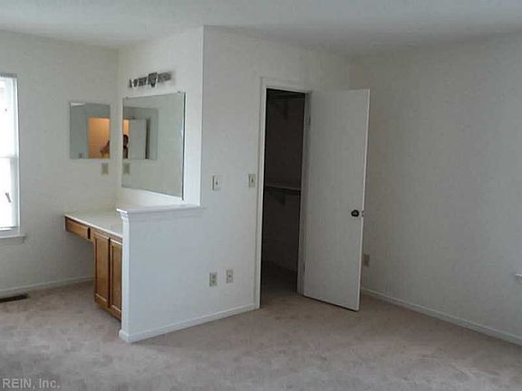 5th image of 114 Castilian Dr