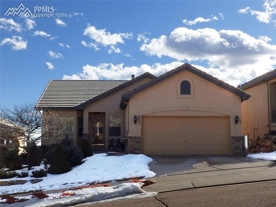 Well maintained rancher in a maintenance free community