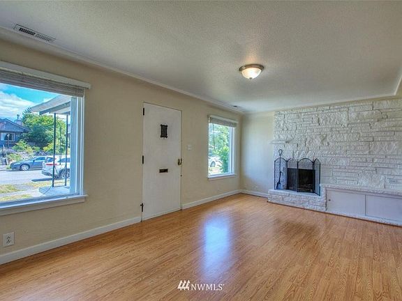 3rd image of 3714 S Cushman Ave