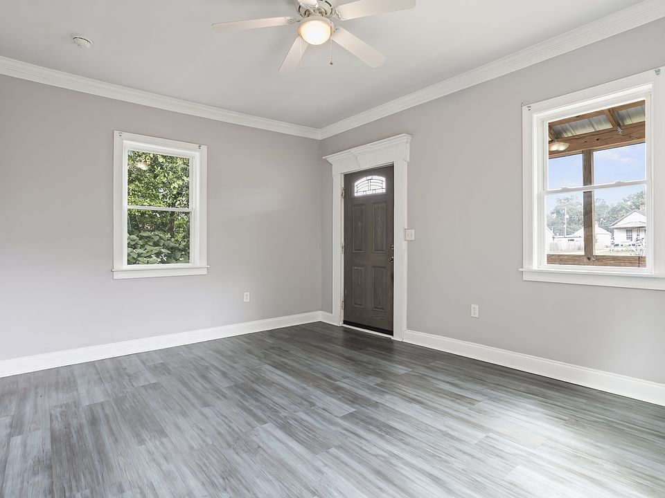 1st image of 130 Railroad St