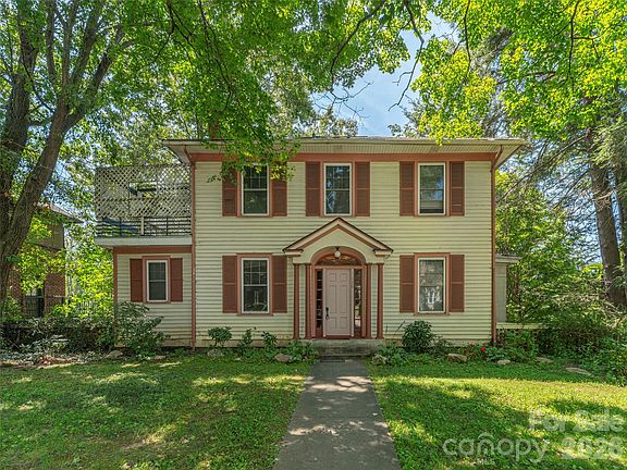 2nd image of 130 Edwin Pl