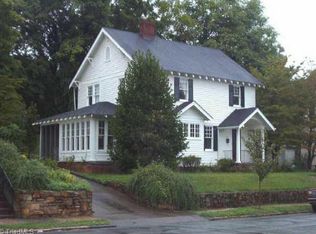 122 N Hawthorne Rd, Winston Salem, NC 27103