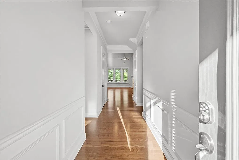 5 bed, 4.5 bath, 2490 sqft, $3,400 — Photo 4