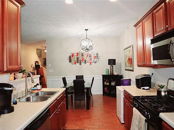 5th image of 789 Celeste Ln SW