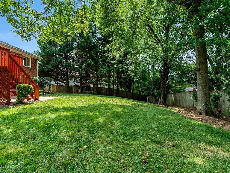 7030 Donna Cir — Photo 34