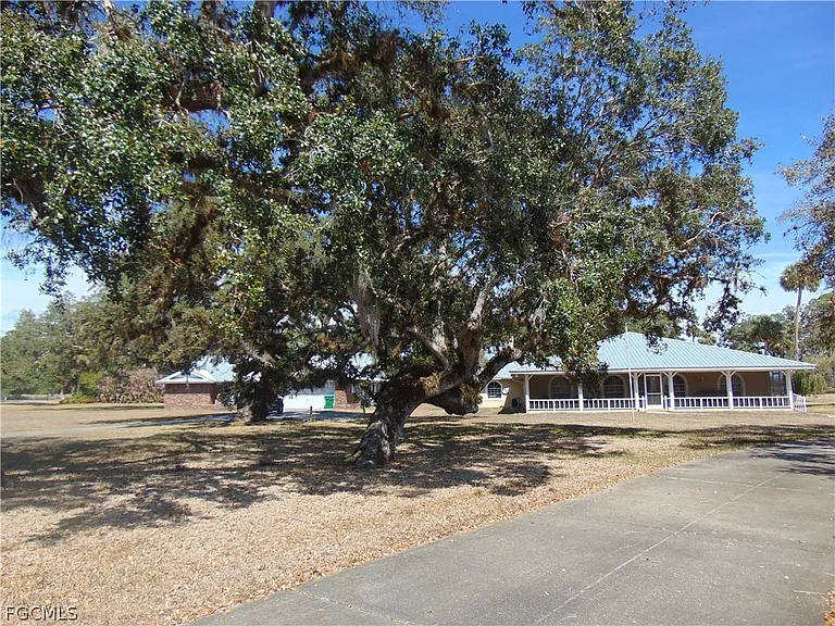 1092 Riverbend Dr — Photo 33