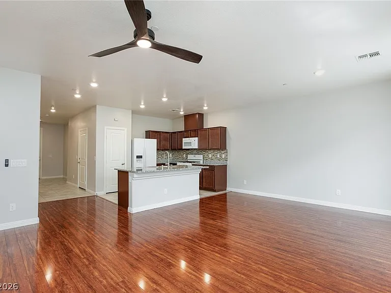 5327 Lazy Breeze Ave — Photo 10