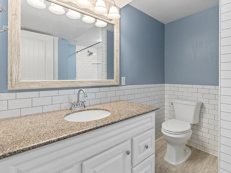 8 N 325 E — Photo 11