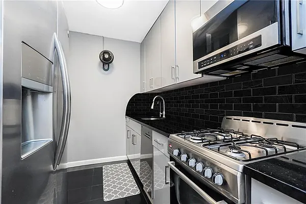 Sold by Remax Edge | media 12