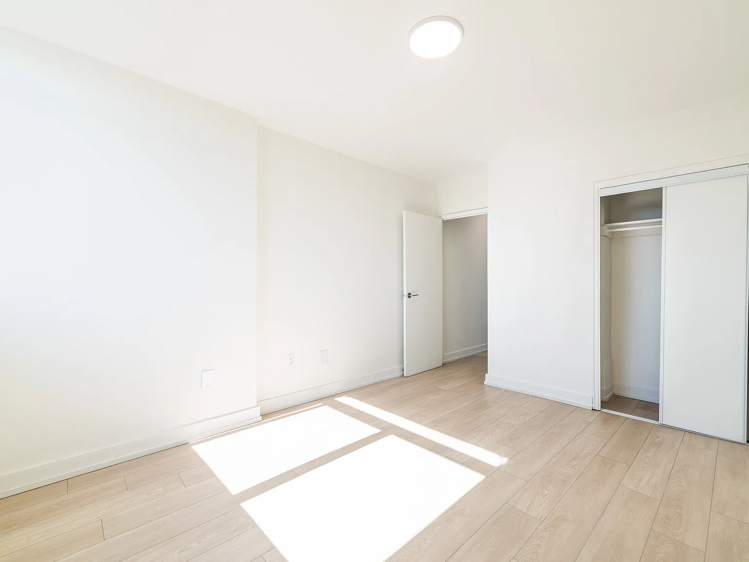 Riverview Apartments — Photo 4