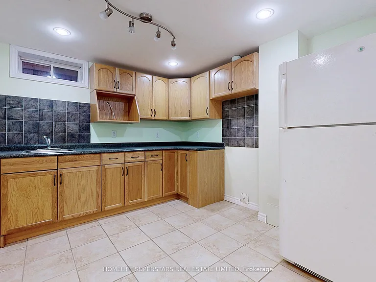 32 Holkham Ave — Photo 28