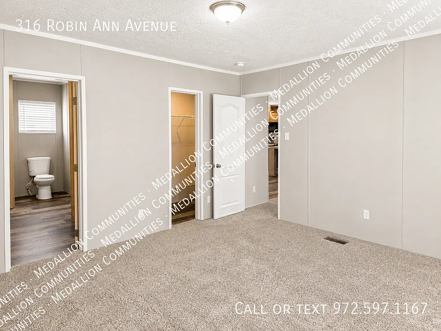 3 bed, 1400 sqft, $1,699 — Photo 2