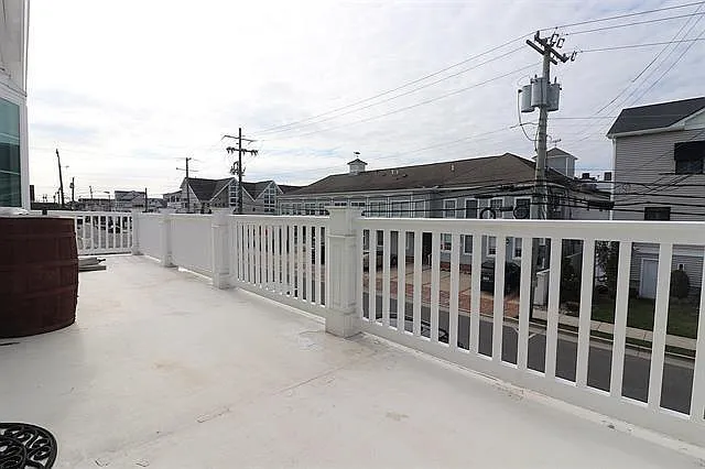 Building Photo - 9208 Winchester Ave #1