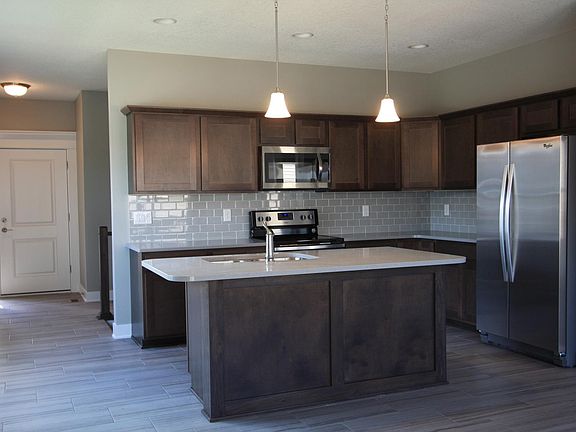5th image of 430 Sunflower Dr