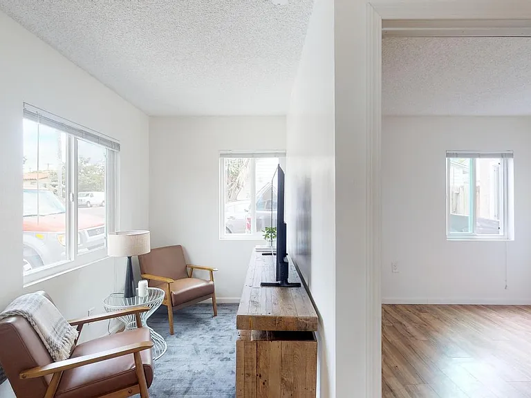 1605 Diamond St — Photo 2