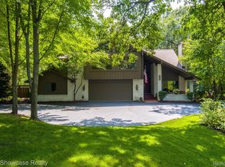 458 Melinda Cir, White Lake, MI