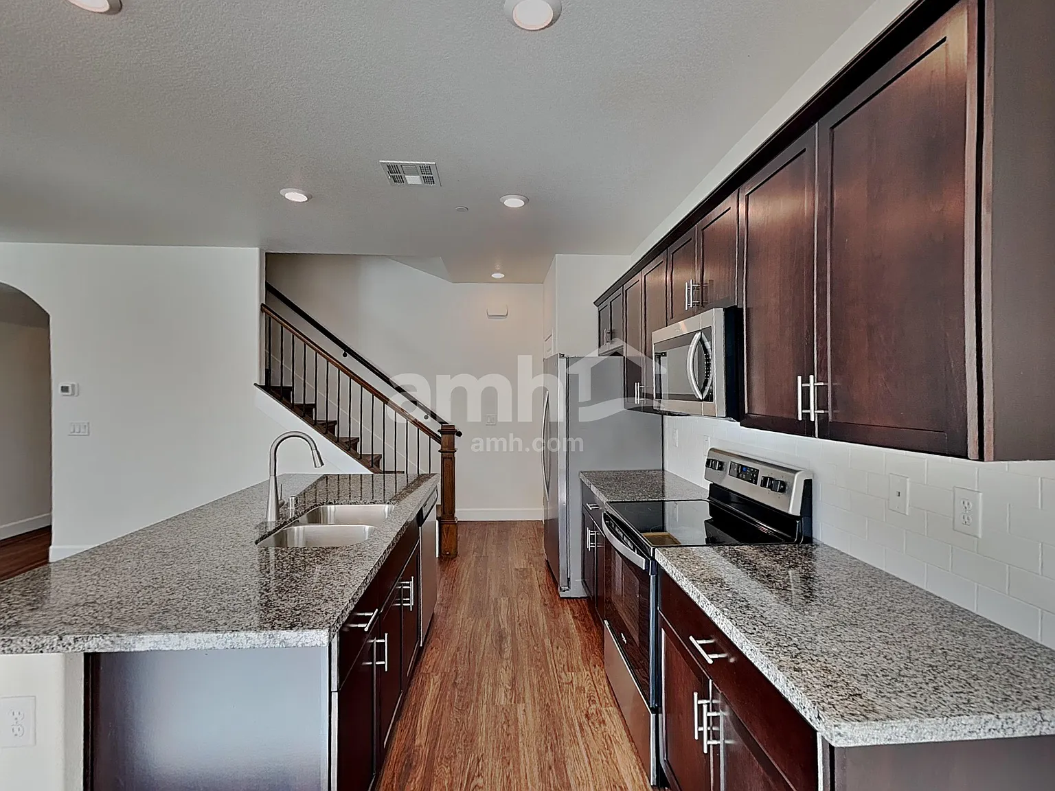 4 bed, 3.0 bath, 2211 sqft, $2,555 — Photo 4