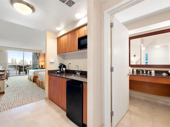 18001 Collins Ave #1003, North Miami Beach, FL 33160