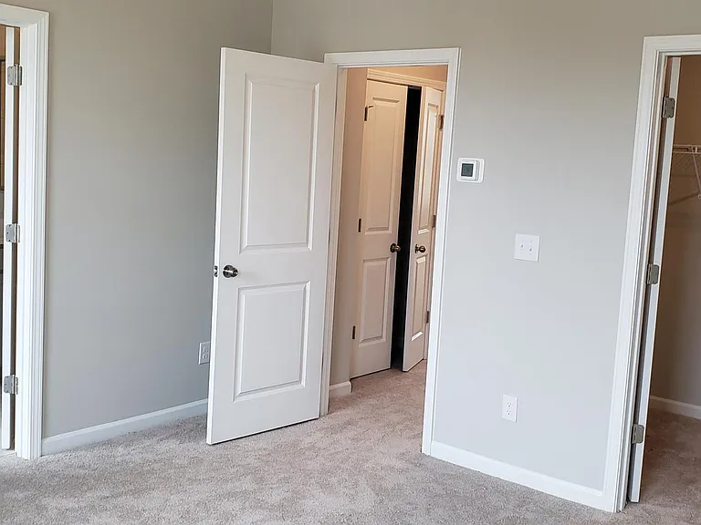 2681 Queenstown St — Photo 14