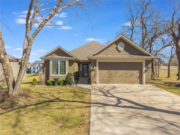 1421 SW Heartwood Ter, Lees Summit, MO 64081