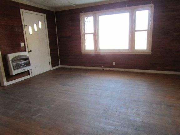 3rd image of 511 Elm St