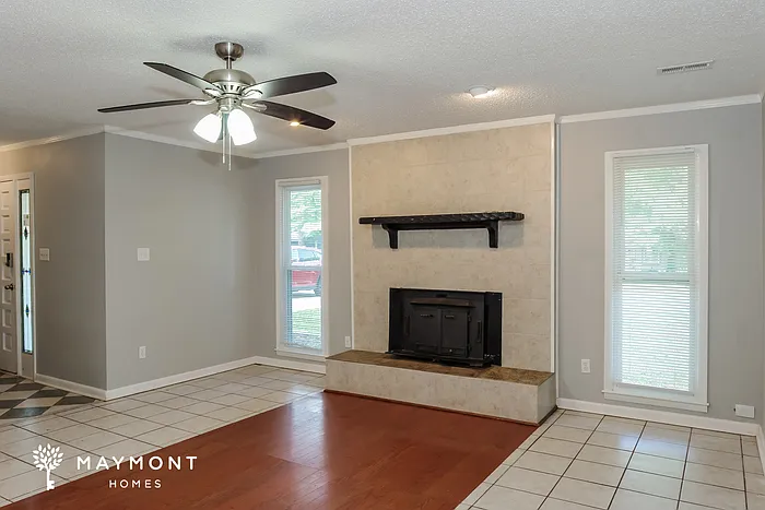 619 Larry Dr — Photo 4