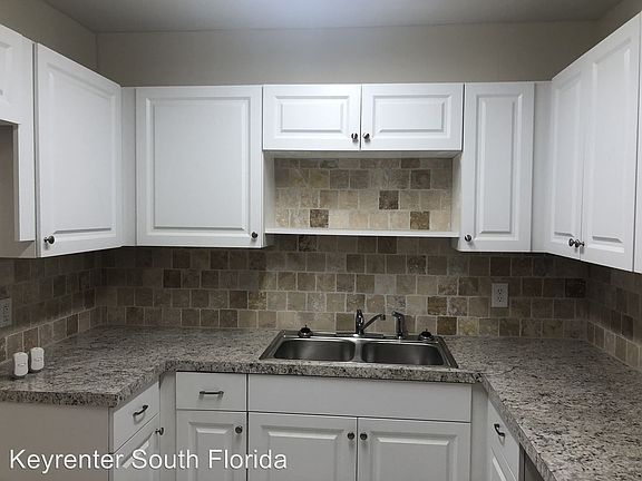 5th image of 332 NE 15th Ct