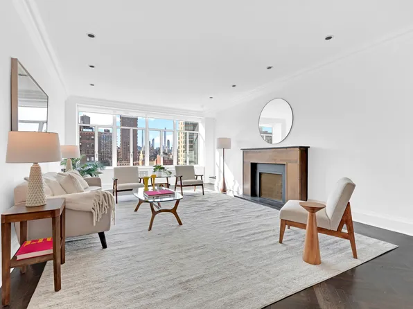 1220 Park Avenue image 1 of 18