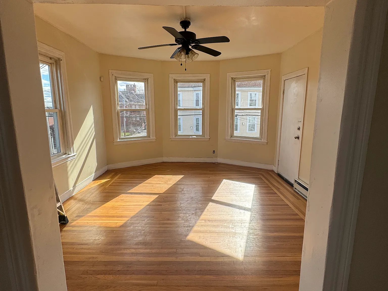 2 bed, 1000 sqft, $1,600 — Photo 4