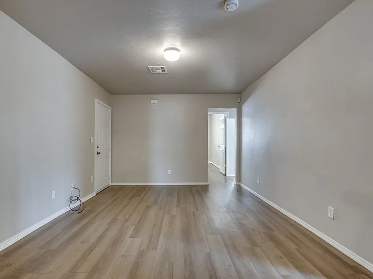 1005 SW 63rd St — Photo 10