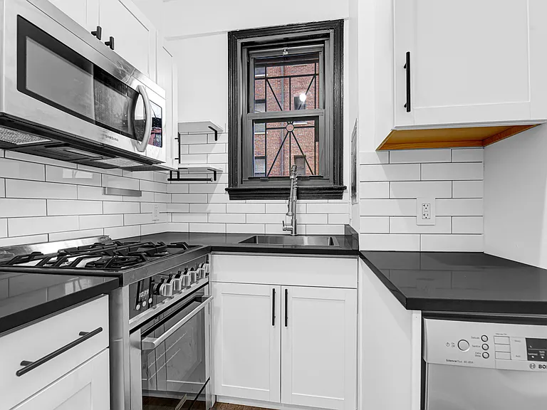 1010 25th St NW #110 — Photo 6