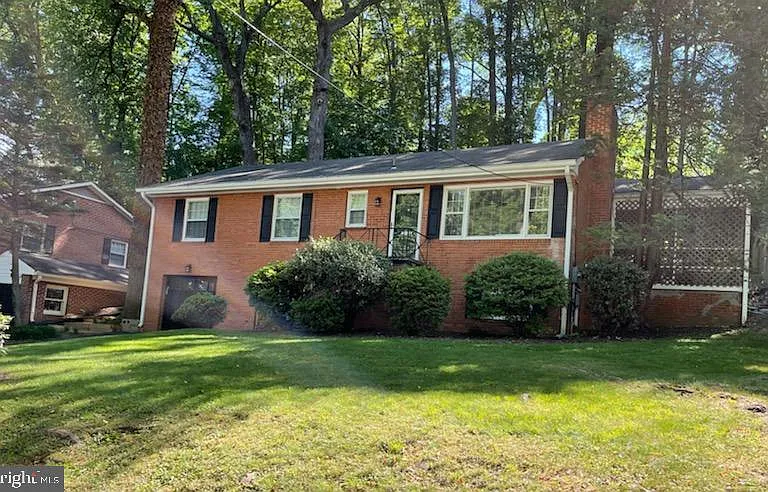 2305 N Vermont St — Photo 2