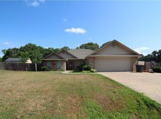 121 E Drake Dr, White Oak, TX 75693