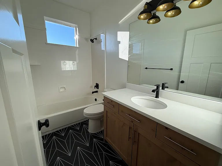 3142 W Harvard Dr — Photo 56