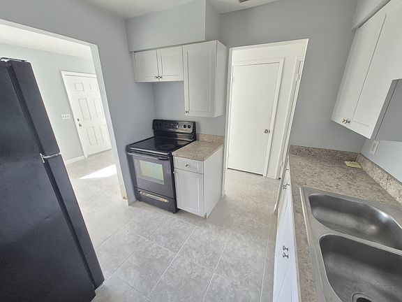 4th image of 2418 Wishing Well Cir