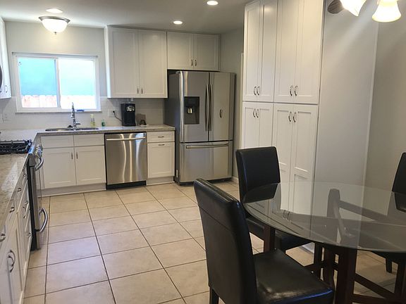 3rd image of 707 Melrose Pl