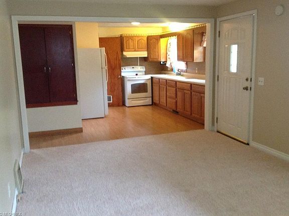 2nd image of 3840 Sandell St