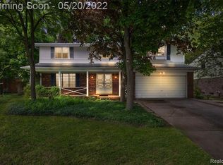 697 Thurber Dr, Troy, MI