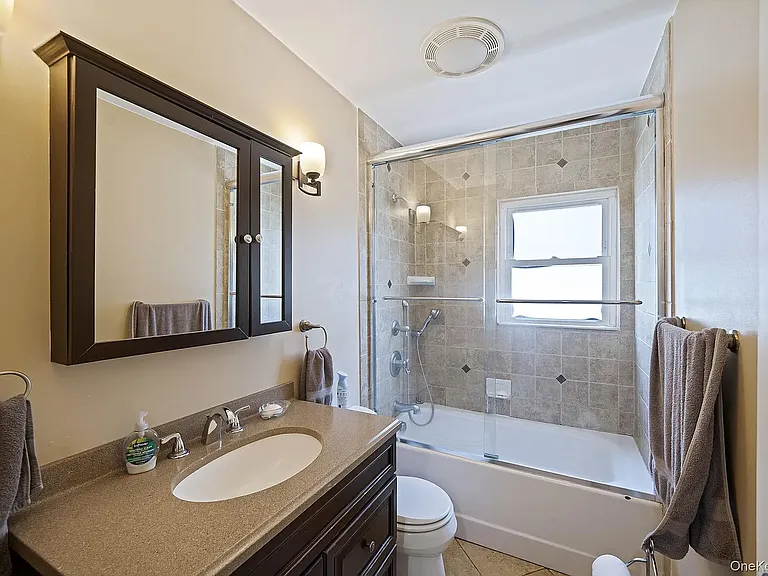 558 E Walnut St #1 — Photo 10