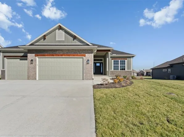 4255 Aspen Dr, Basehor, KS 66007