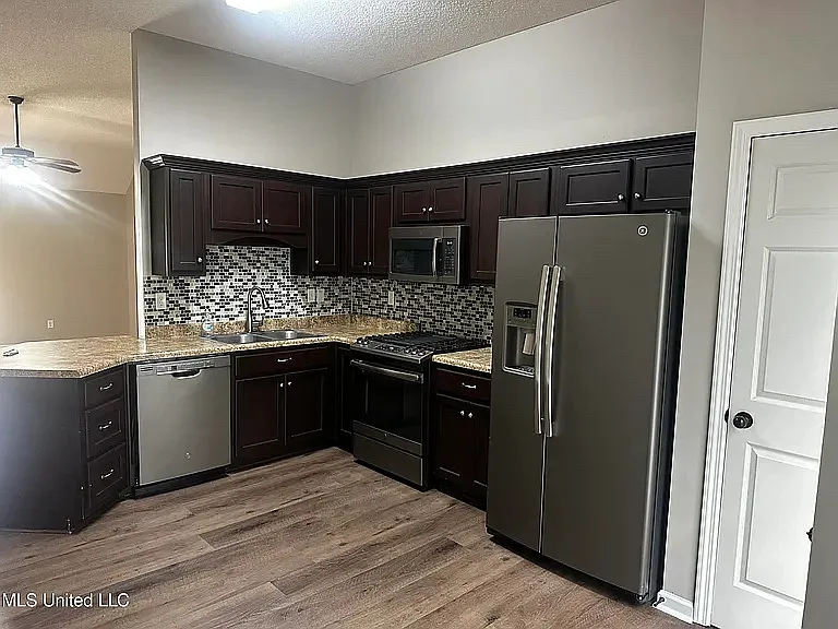 7927 Ridgedale Dr — Photo 6