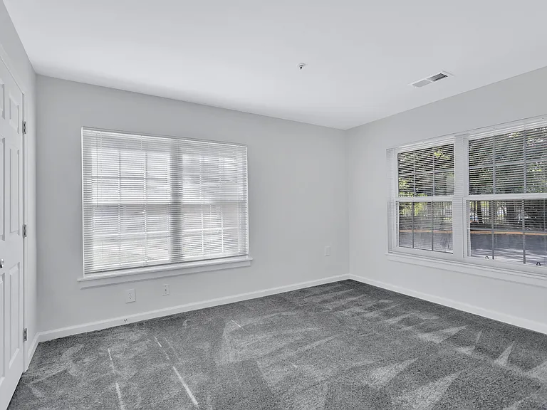 DRING'S REACH APARTMENTS — Photo 11