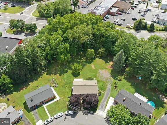 3rd image of 494 Hamilton Cir